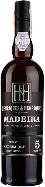Вино Finest Medium Dry 5yo, Henriques & Henriques 0,5л 19%